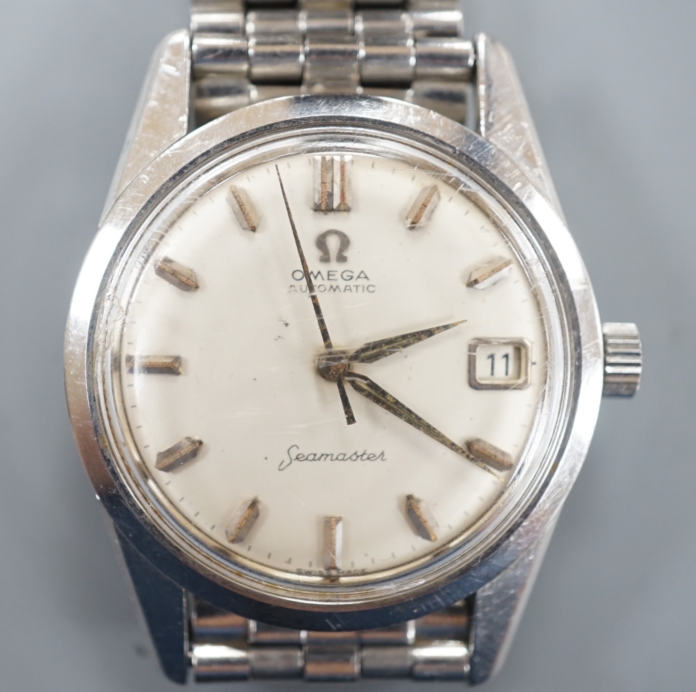 A gentleman's early 1960's stainless steel Omega Seamaster automatic wrist watch, with baton numerals and date aperture, movement c.562, on steel Omega bracelet.